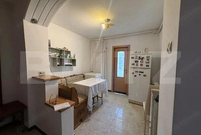 Apartament cu 3 camere decomandat în Micro 6 - 3