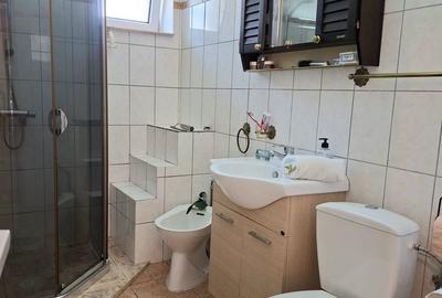 Casă cu 8 camere cu Teren 259 Mp în Central