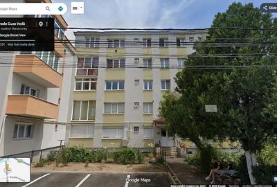 Apartament cu 3 camere semidecomandat în Central