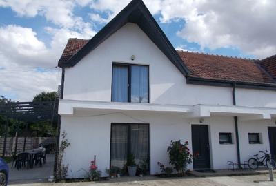 Duplex cu 4 camere cu Teren 325 Mp în Parța