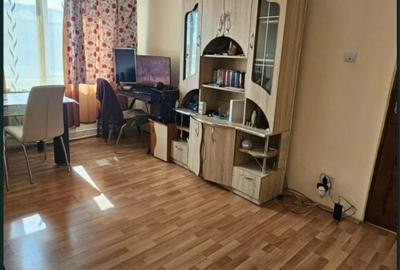Apartament cu 2 camere nedecomandat în Micro 5