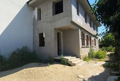 Casă cu 4 camere cu Teren 370 Mp în Dorobanți