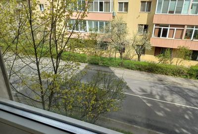 Apartament cu 2 camere decomandat în Exterior Vest