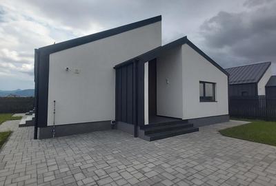 Casă individuală cu 3 camere cu Canalizare în Tărlungeni