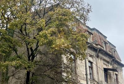 Casă individuală cu 14 camere cu Teren 286 Mp în P-ța Sfinții Voievozi - 1