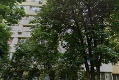 Apartament cu 3 camere semidecomandat în Obor
