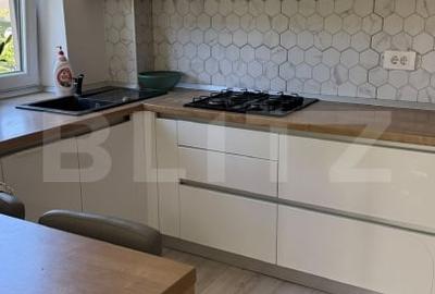 Apartament cu 3 camere decomandat, mobilat în Sud