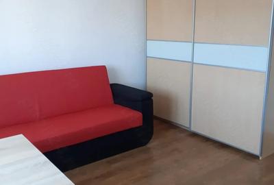Garsonieră decomandată în Rogerius