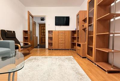 Apartament cu 3 camere semidecomandat în Drumul Taberei