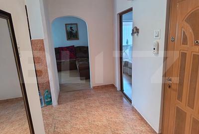 Apartament cu 3 camere decomandat, mobilat în Central