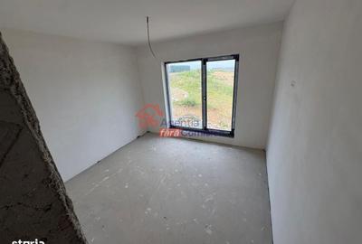 Casă cu 4 camere în Pietrăria