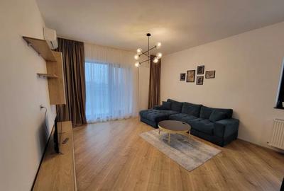 Apartament cu 3 camere semidecomandat în Pipera