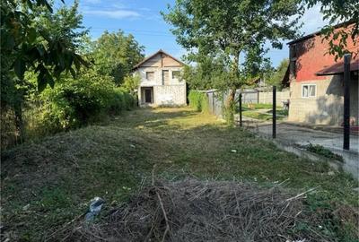 Casă cu 4 camere cu Teren 600 Mp în Central