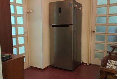 Apartament cu 3 camere semidecomandat în Micro 19