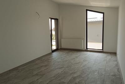 Casă cu 4 camere cu Teren 378 Mp în Malu Mare - 7
