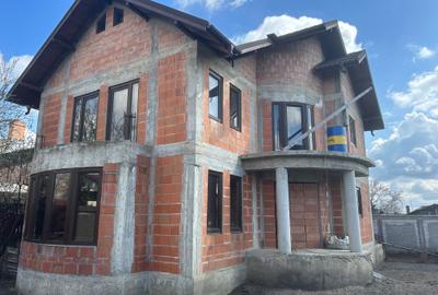 Casă cu 4 camere în Bărcănești - 2