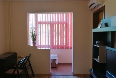 Apartament cu 2 camere semidecomandat în Palazu Mare