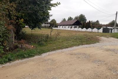 Teren de 1000 mp, în Valea