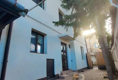 Casă cu 3 camere cu Teren 70 Mp în Sub Arini - 1