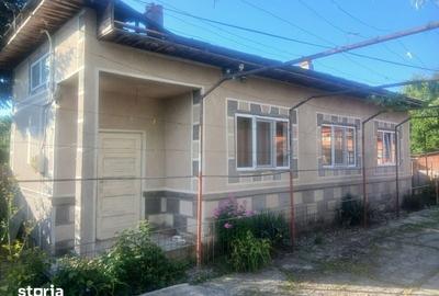 Casă cu 4 camere cu Teren 2700 Mp în Mănești