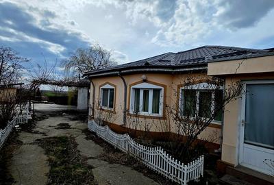Casă cu 4 camere cu Teren 1000 Mp în Central
