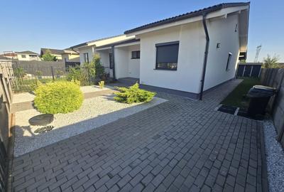 Duplex cu 3 camere cu Canalizare în Moșnița Nouă - 1