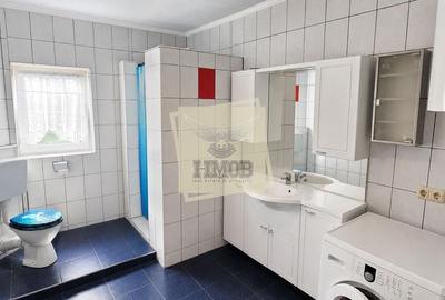 Casă cu 4 camere decomandat în Central