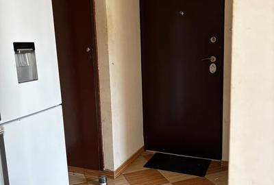 Apartament cu 3 camere semidecomandat în Obor
