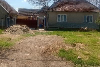 Casă cu 4 camere în Cermei