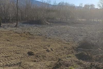 Teren de 1700 mp, în Central