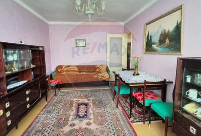 Apartament cu 3 camere decomandat în Micro 17