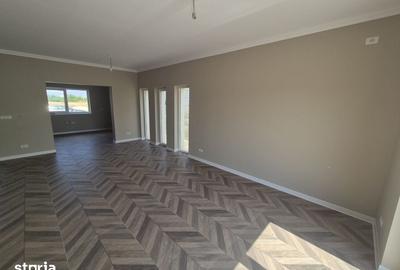 Casă cu 4 camere cu Teren 350 Mp în Central - 1