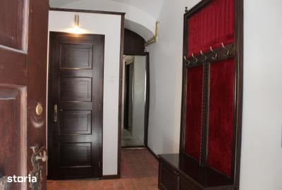 Apartament cu 4 camere în Centrul Istoric