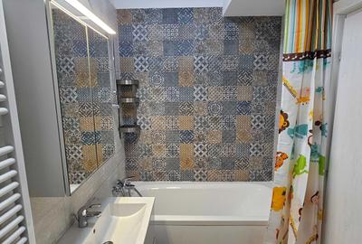 Apartament cu 3 camere decomandat în Titan