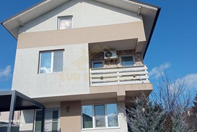 Duplex cu 5 camere cu Canalizare în Central - 4