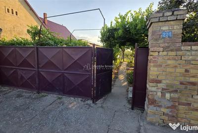 Casă cu 3 camere cu Teren 1410 Mp în Checea
