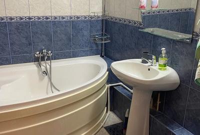 Apartament cu 4 camere semidecomandat în Timpuri Noi