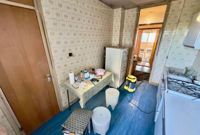 Apartament cu 3 camere decomandat în Uverturii