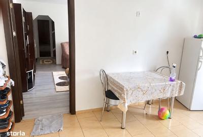 Apartament cu 2 camere semidecomandat în Craiovița Nouă