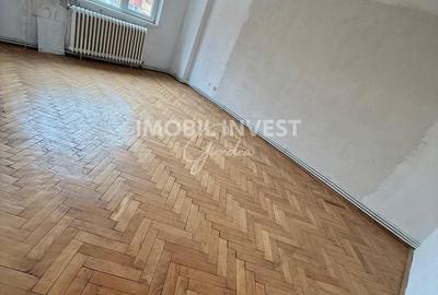 Apartament cu 3 camere în Cetate