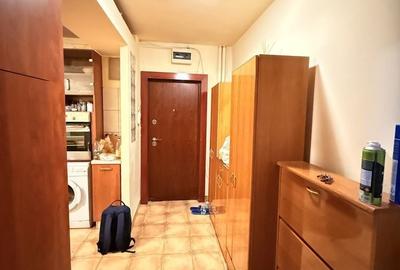 Apartament cu 3 camere semidecomandat în Complex Studențesc