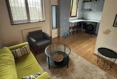 Apartament cu 2 camere nedecomandat, mobilat în Central