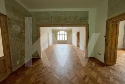 Casă individuală cu 10 camere cu Canalizare în Central - 5