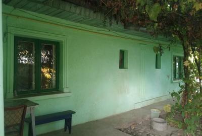 Casă cu 2 camere cu Teren 671 Mp în Central