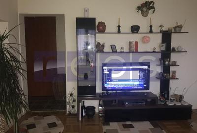 Apartament cu 3 camere semidecomandat, mobilat în 1 Mai