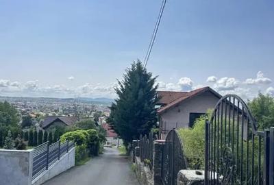 Teren de 886 mp, în Valea Roșie