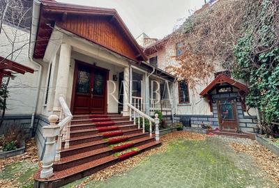 Casă individuală cu 9 camere cu Canalizare în Universitate - 1