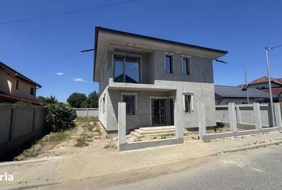 Casă cu 4 camere cu Teren 530 Mp în Cristian