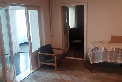 Casă cu 5 camere cu Canalizare în Palazu Mare - 2