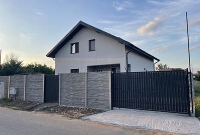 Casă cu 4 camere în Dragomirești-Deal